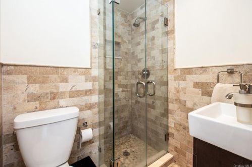 6 Bonwit Rd, Rye Brook NY  10573-1903 exterior