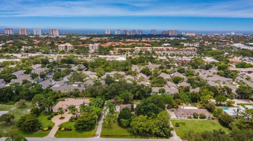 835 Cassena Rd, Naples, FL 34108-3304