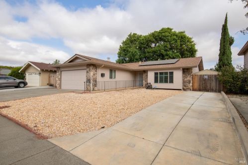 422 Dahlia St, Fairfield, CA 94533-1520