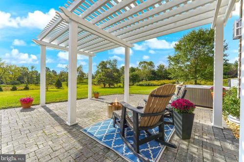 108 Hidden Pond Dr, Chadds Ford, PA 19317-9365