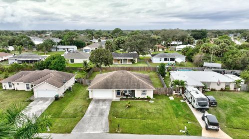 1910 Dorado Ln, Fort Pierce FL 34953-1826 exterior