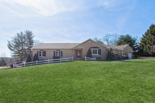1 Lenni Lenape Ct, Stony Point, NY 10980-3438