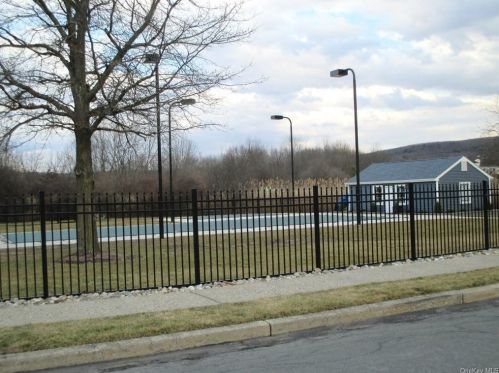 140 Villagegreen Ct, Warwick NY  10990-4238 exterior