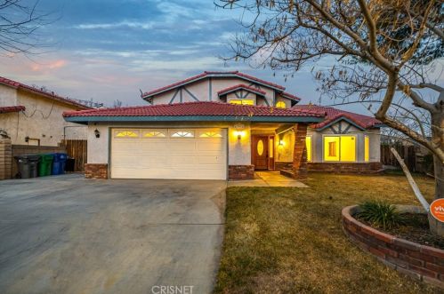 43916 Magnolia Dr, Lancaster, CA 93535-5760