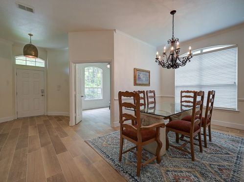 421 Fountain Park Dr, Euless, TX 76039-4331