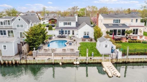 157 Sequams Lane Ctr, West Islip, NY 11795-4529