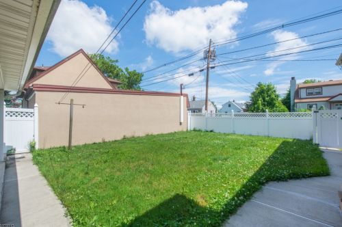 13 Coney Rd, Little Falls NJ  07424-1011 exterior