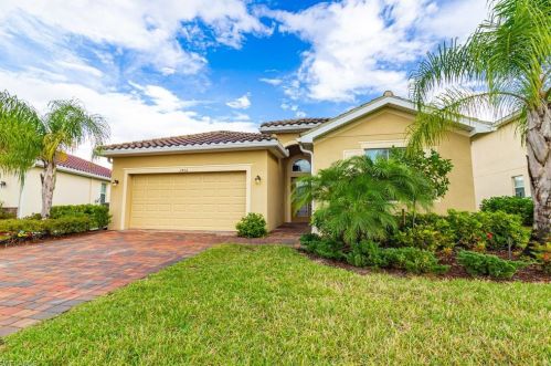 2406 Heydon Cir, Naples, FL 34120-4580