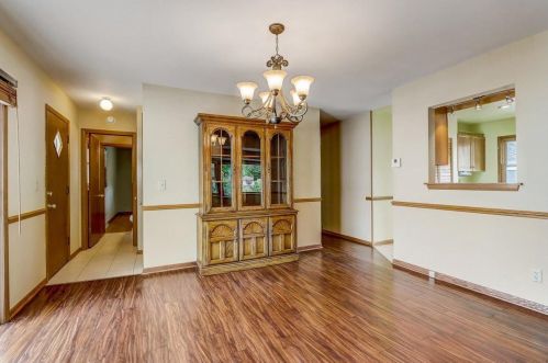 2022 116, Milwaukee WI 53226-2104 exterior