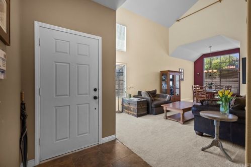 28592 Leong Ct, Santa Clarita, CA 91350-3844