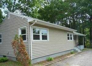 20 Woodbine Cir, Bridgeport, CT 06606-1930