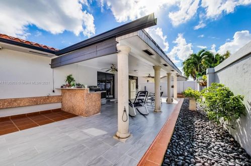 7534 5th Ct, Hialeah FL  33014-4921 exterior