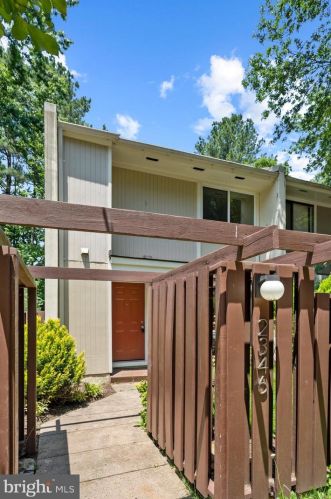 2346 Southgate Sq, Herndon, VA 20191-1237
