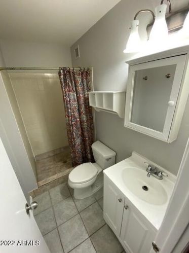 5245 Country Gables Dr, Glendale AZ  85306-3921 exterior