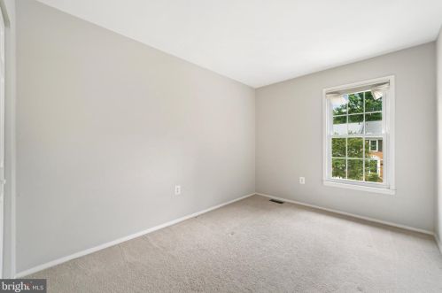 2356 Horseferry Ct, Herndon VA 20191-2733 exterior