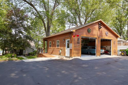 5375 Quaas Dr, West Bend WI  53095-8719 exterior