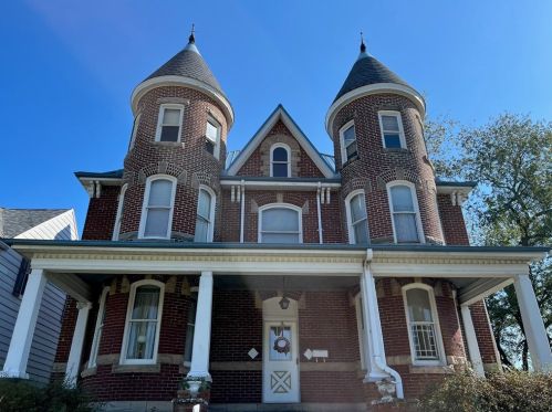 1131 Pittsburgh St, South Connellsville, PA 15425-4404