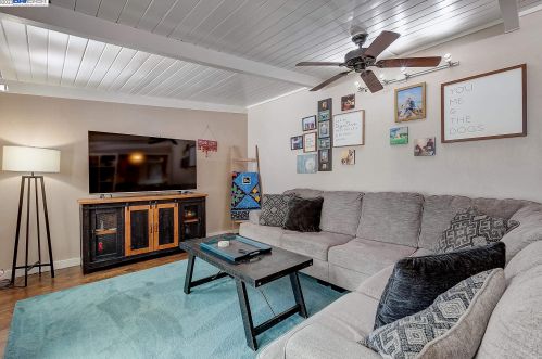 445 Parkwood Dr, Manteca CA  95336-2848 exterior