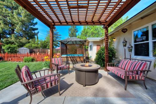 1000 Woodridge Dr, Vacaville CA  95687-6440 exterior