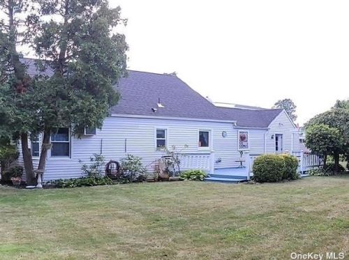 109 Vesper Ct, Babylon, NY 11702-1525