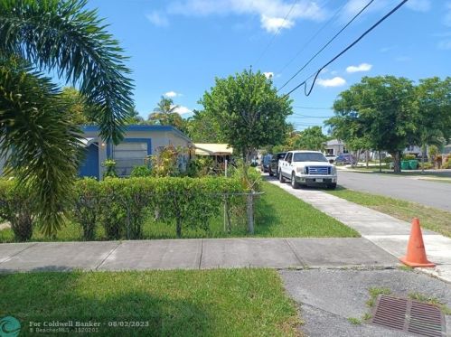 230 14th Ct, Dania Beach, FL 33004-2629