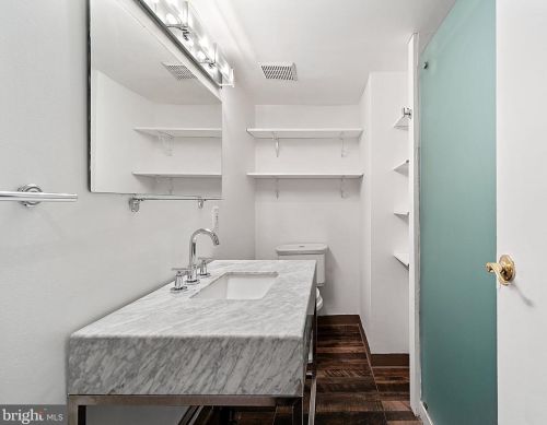 1826 Green St, Philadelphia PA  19130-3933 exterior