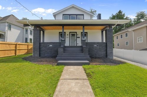 200 Piersol Ave, Bentleyville, PA 15314-1332