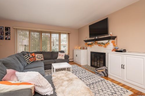 2500 Ocean Ave, North Bellmore NY  11710-3825 exterior