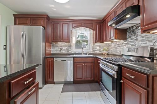 4 Phillips Ln, Dedham, MA 02026-2446
