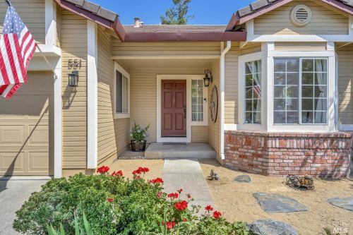 551 Shagbark St, Windsor CA  95492-8143 exterior