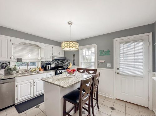 38 Rockwell Ave, Waterbury, CT 06708-1755
