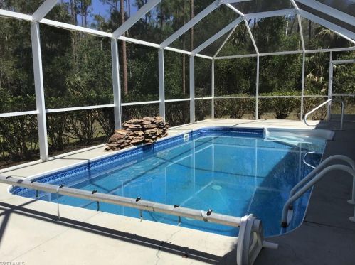 4825 6th Ave, Naples, FL 34117-9040