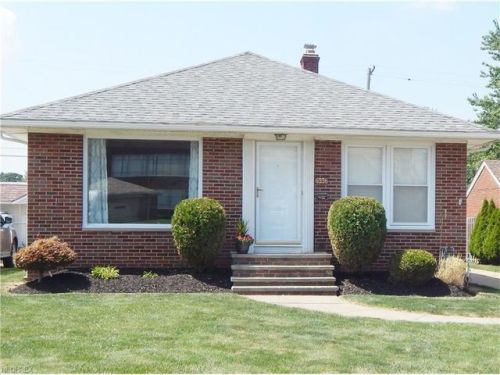 6336 Stanbury Rd, Cleveland OH  44129-5015 exterior