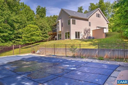 17 Shortwood Cir, Bybee VA  22963-2747 exterior