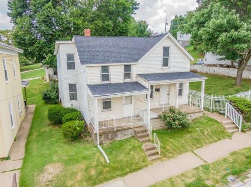 719 Ellsworth Ave, Jeannette, PA 15644-1908
