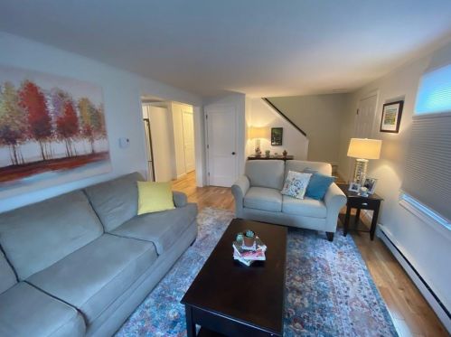 32 Middleton Ave, Middletown RI  02840-3640 exterior