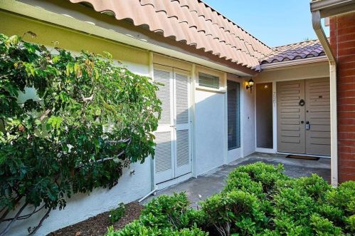 7051 Estrella De Mar Rd, Carlsbad, CA 92009-6134