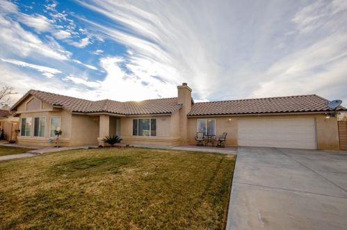 15538 Burwood Rd, Victorville, CA 92394-1813