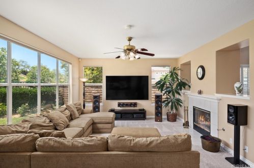 490 Tree Hollow Ct, Simi Valley CA  93065-7311 exterior