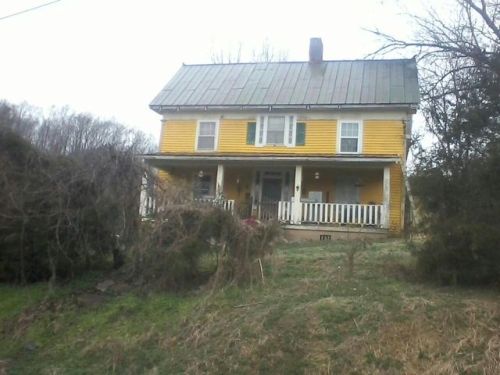 1305 Bruner Grove Rd, Bybee, TN 37713-2423