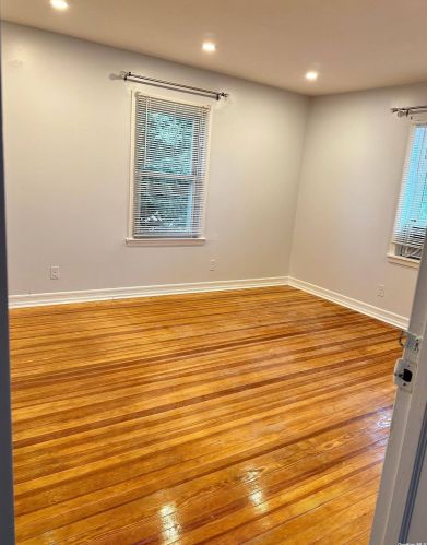 626 Stewart Ave, New Hyde Park NY  11040-5431 exterior