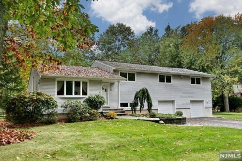 234 Garfield St, Haworth, NJ 07641-1420