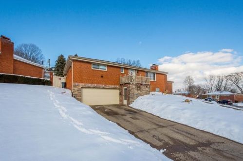 941 Angelo Dr, Pittsburgh, PA 15236-2204