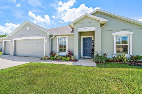 998 Mccomkle Ave, Fort Pierce, FL 34953-3633