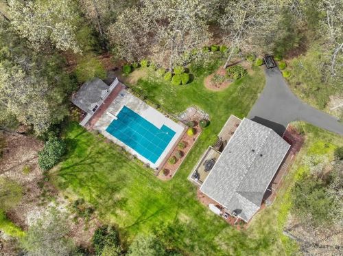 17 Horseshoe Dr, East Granby, CT 06026-9537