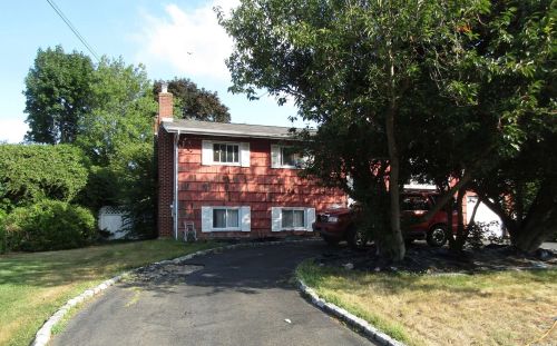 153 Ridge Rd, Wheatley Heights NY  11798-1034 exterior