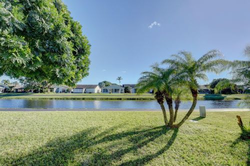 5136 Mirror Lk Blvd, Boynton Beach FL  33472-1211 exterior