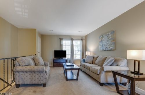 43 Briarwood Path, Clark, NJ 07066-2006