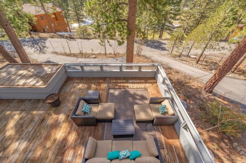 358 Skidder Trl, Truckee CA  96161-3928 exterior