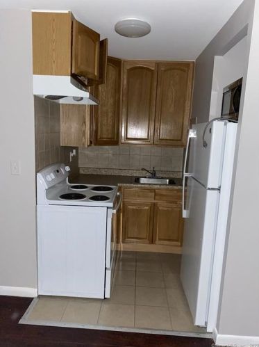 179 Lewis St, Bridgeport CT  06605-1227 exterior
